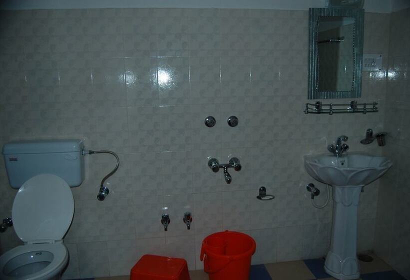 فندق Calm Holiday Inn