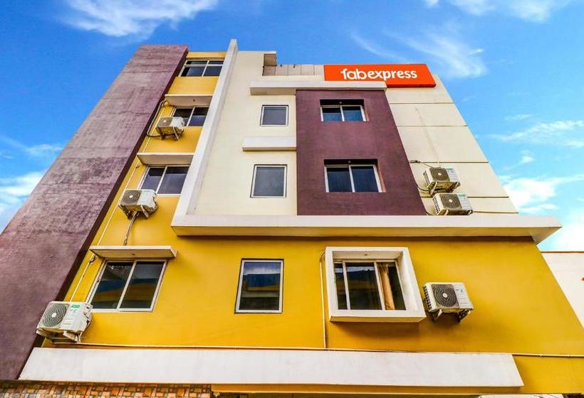 Отель Capital O 11626 B Square