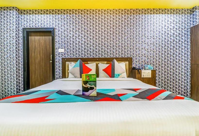 Отель Capital O 11626 B Square