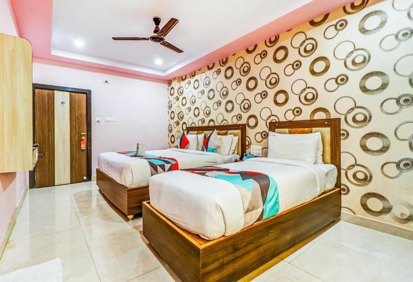 Отель Capital O 11626 B Square