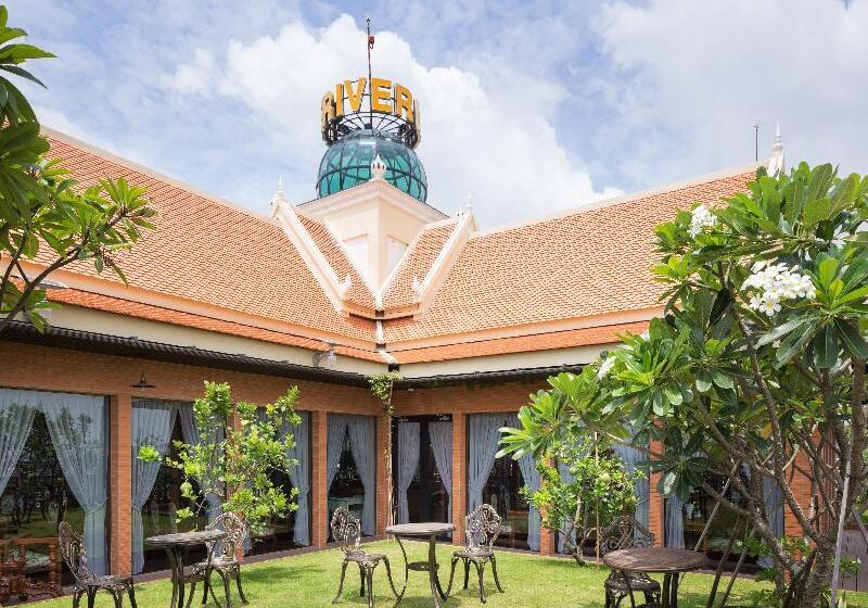 Lcs Hotel & Apartment