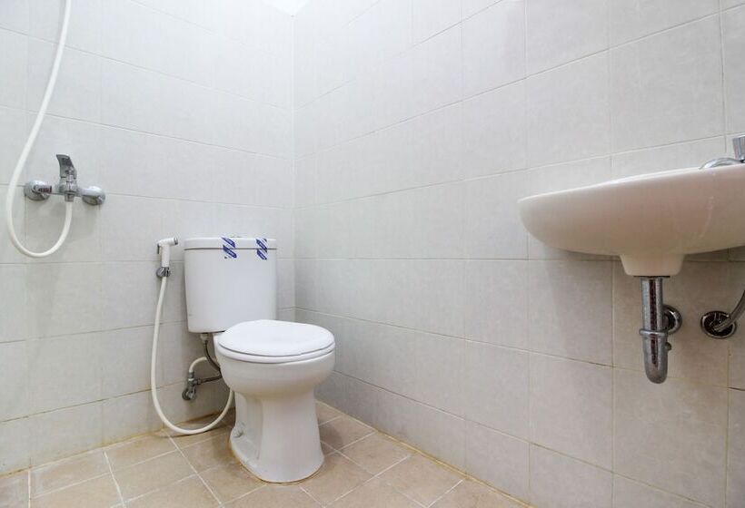 호텔 Reddoorz Plus Near Alun Alun Selatan