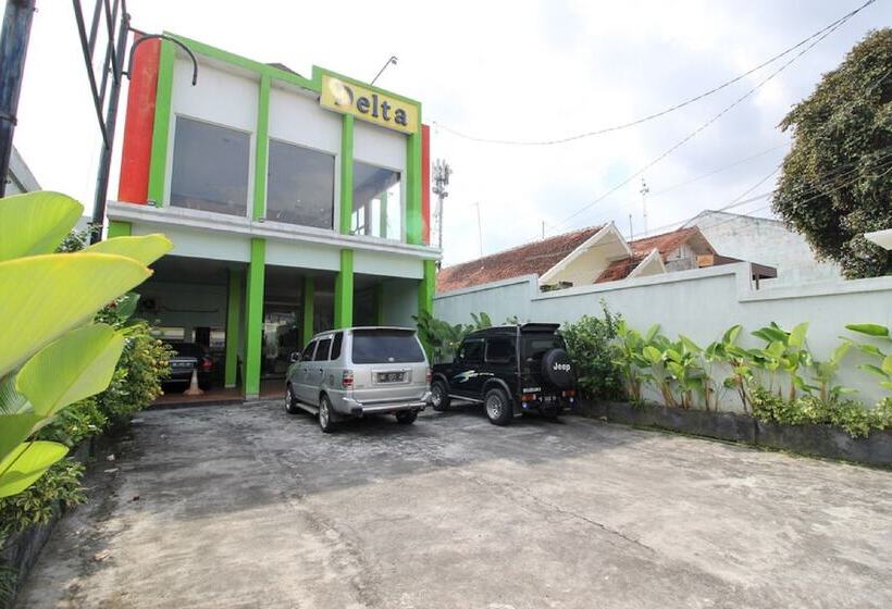 בית מלון כפרי Reddoorz Plus @ Timoho