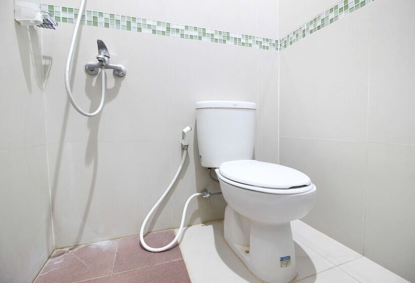 Отель Reddoorz Plus @ Timoho