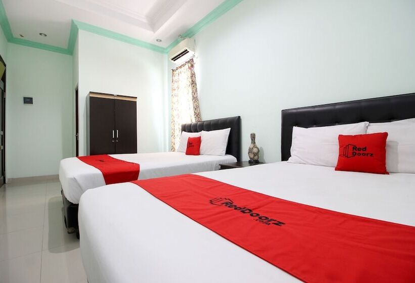 בית מלון כפרי Reddoorz Plus @ Timoho