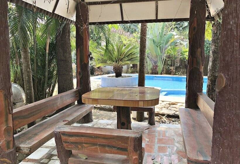 בית מלון כפרי The Pelicans Resort