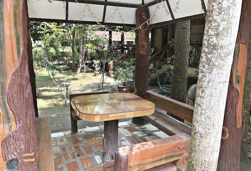 בית מלון כפרי The Pelicans Resort