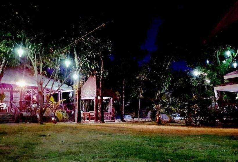 בית מלון כפרי The Pelicans Resort