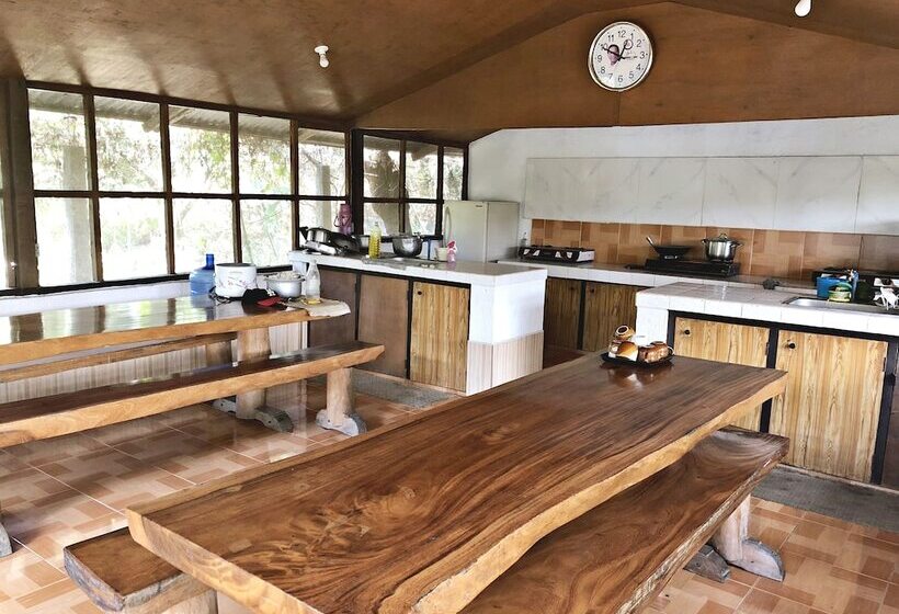 בית מלון כפרי The Pelicans Resort