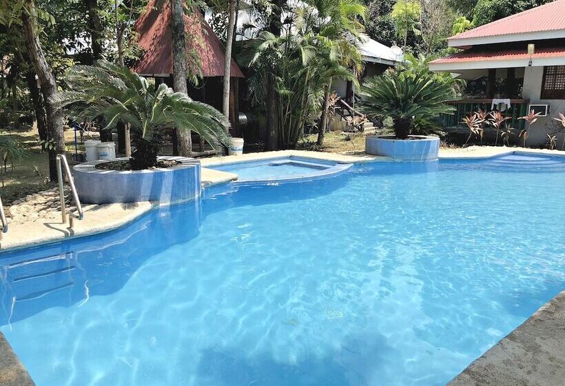 בית מלון כפרי The Pelicans Resort