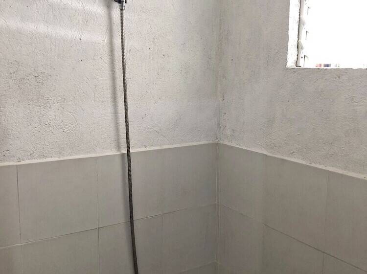 בית מלון כפרי The Pelicans Resort