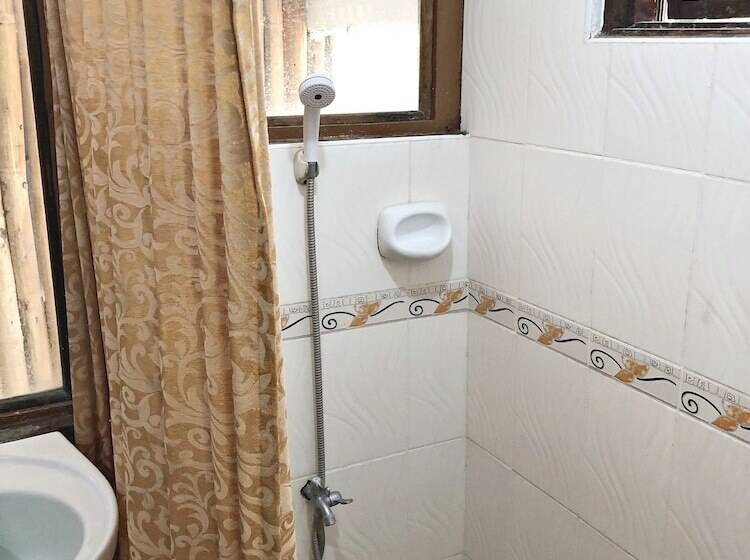 בית מלון כפרי The Pelicans Resort