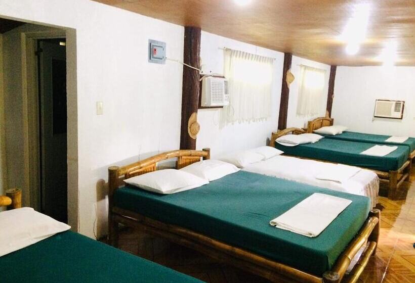 בית מלון כפרי The Pelicans Resort