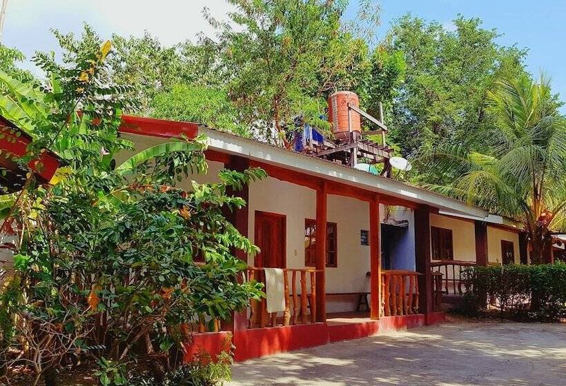 בית מלון כפרי The Pelicans Resort