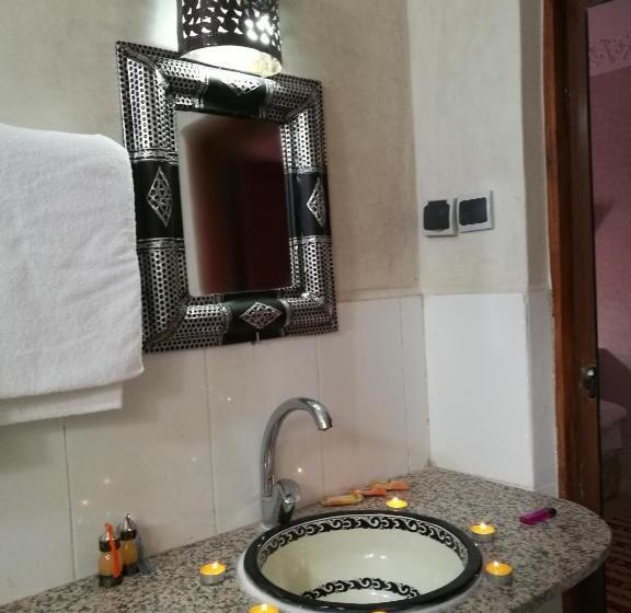 Пансион Restaurant Dar Al Madina