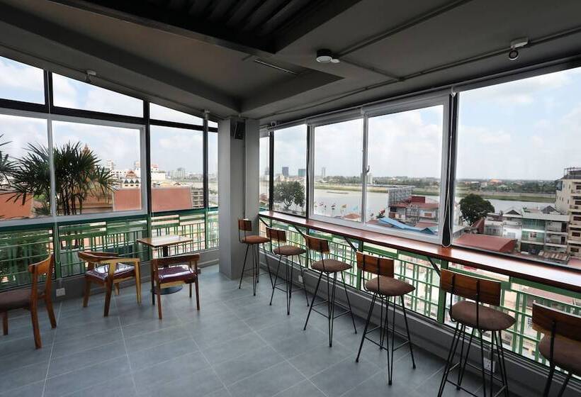 ユースホステル Sky Hotel Central Phnom Penh   Rooms & Apartments