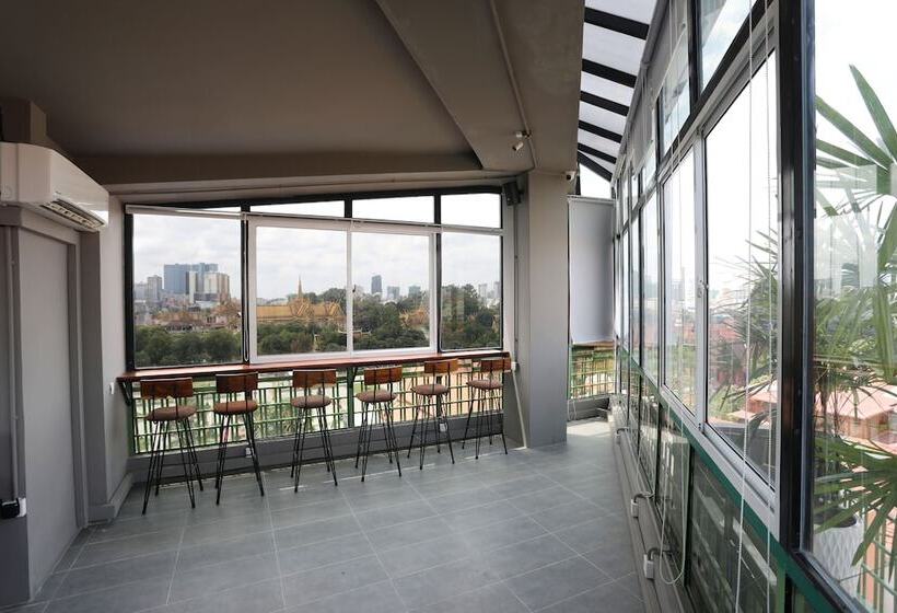 ユースホステル Sky Hotel Central Phnom Penh   Rooms & Apartments