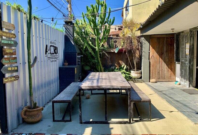 A Coroa Hostel & Suites