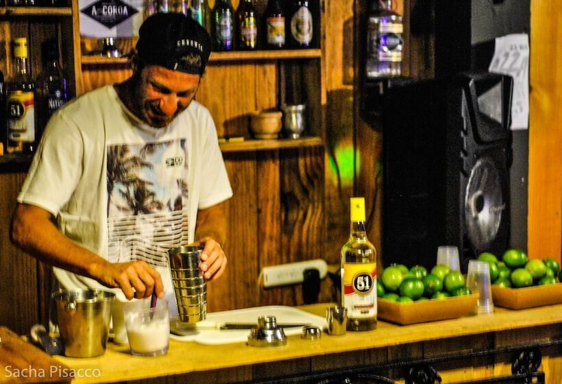 A Coroa Hostel & Suites