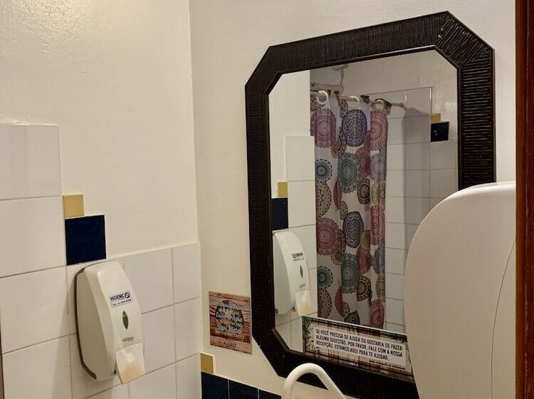 A Coroa Hostel & Suites