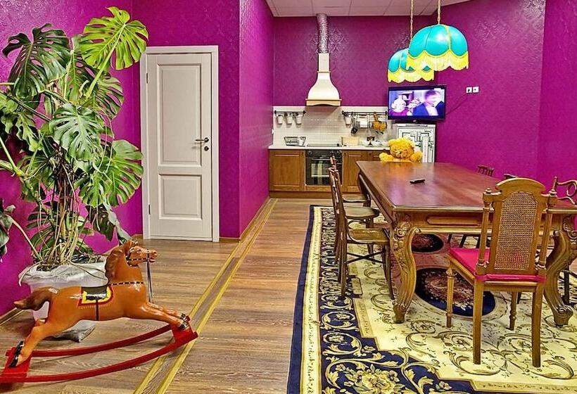 ユースホステル Friends On Liteiny