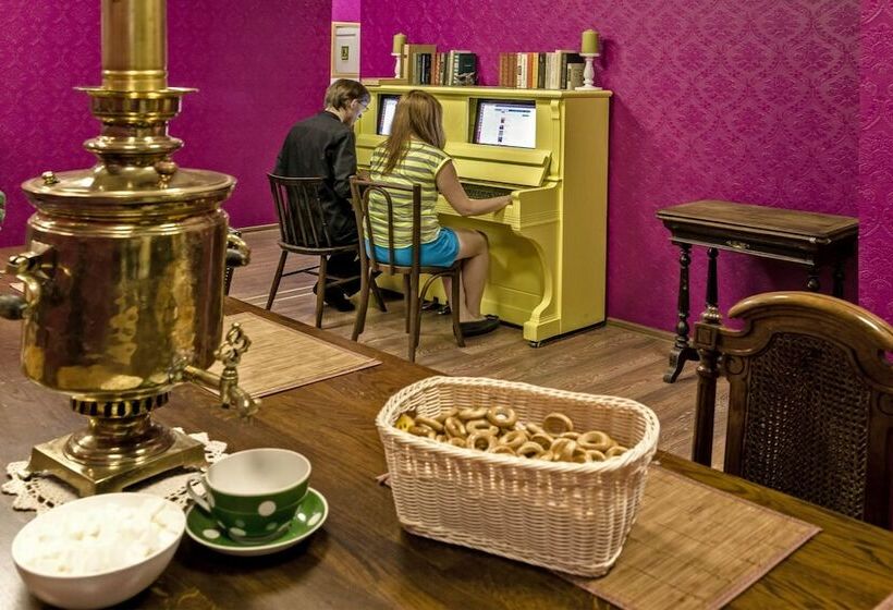 ユースホステル Friends On Liteiny