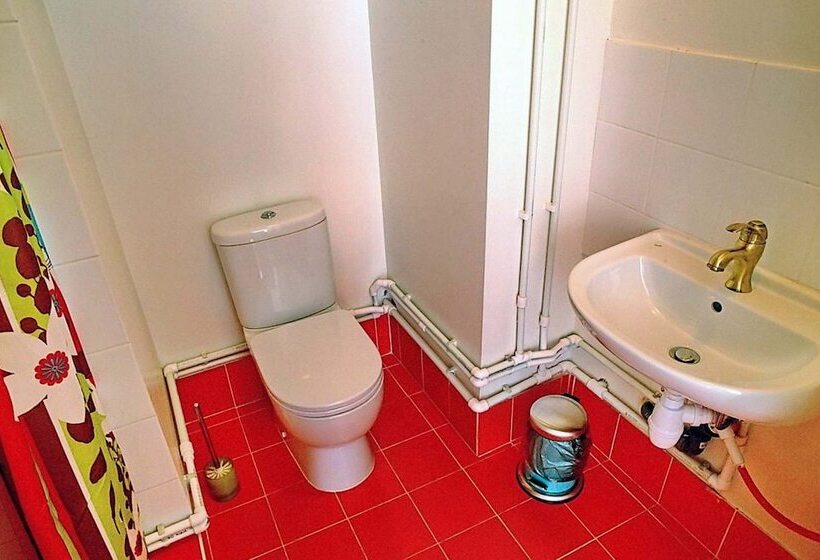 ユースホステル Friends On Liteiny