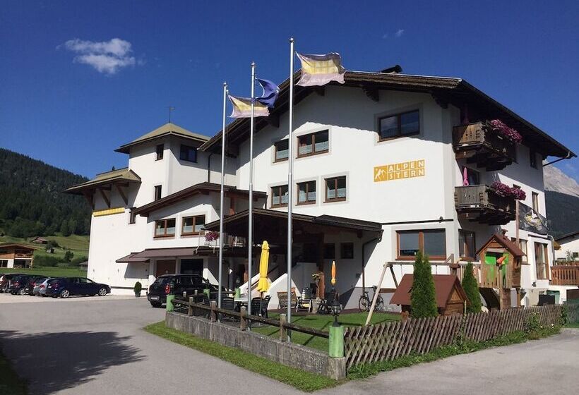 פנסיון Alpenstern Rooms & Suites