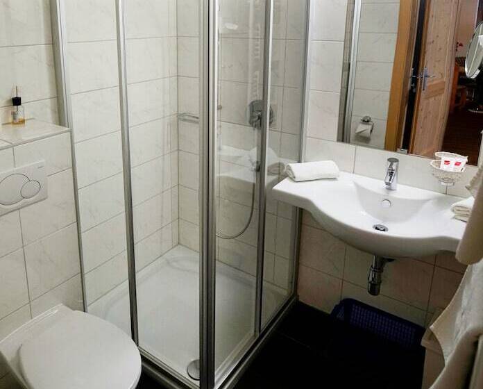 פנסיון Alpenstern Rooms & Suites