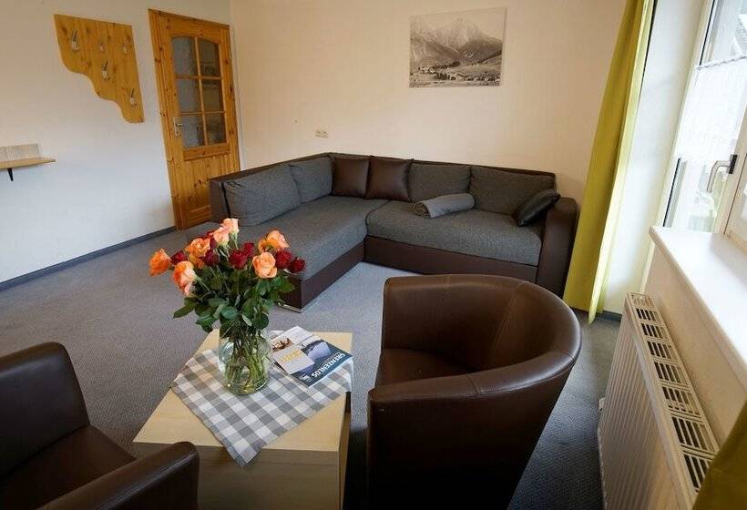 פנסיון Alpenstern Rooms & Suites