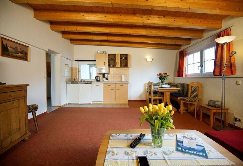 פנסיון Alpenstern Rooms & Suites