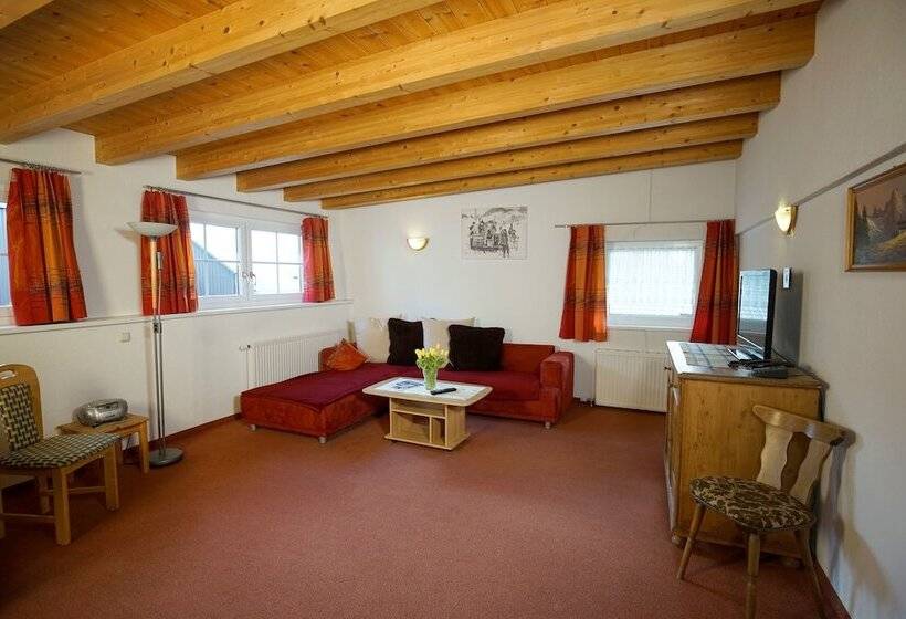 פנסיון Alpenstern Rooms & Suites