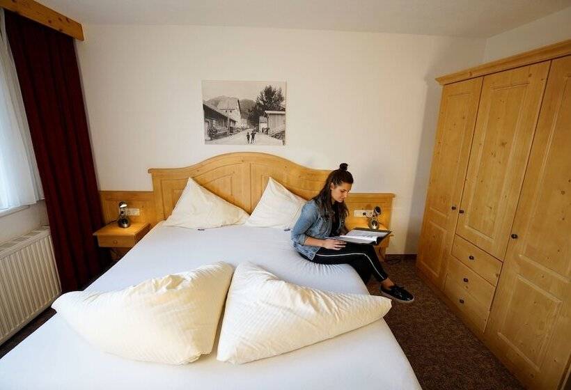 פנסיון Alpenstern Rooms & Suites