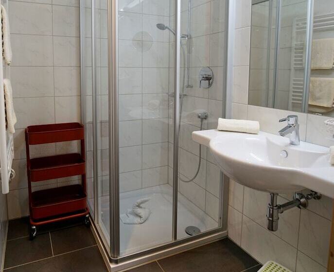 פנסיון Alpenstern Rooms & Suites