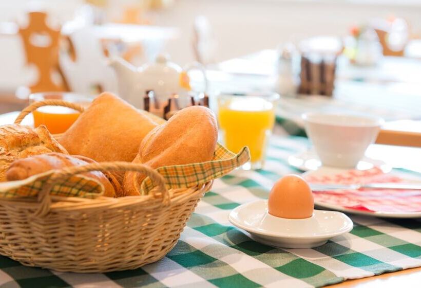 פנסיון Alpenstern Rooms & Suites