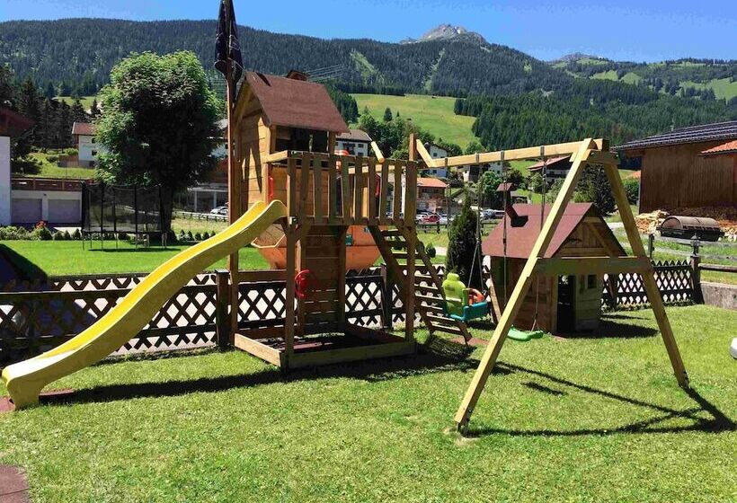 פנסיון Alpenstern Rooms & Suites