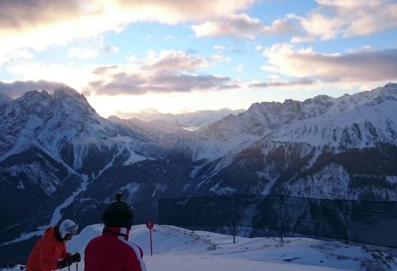 פנסיון Alpenstern Rooms & Suites