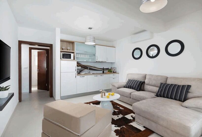 Apartments Vista Royal