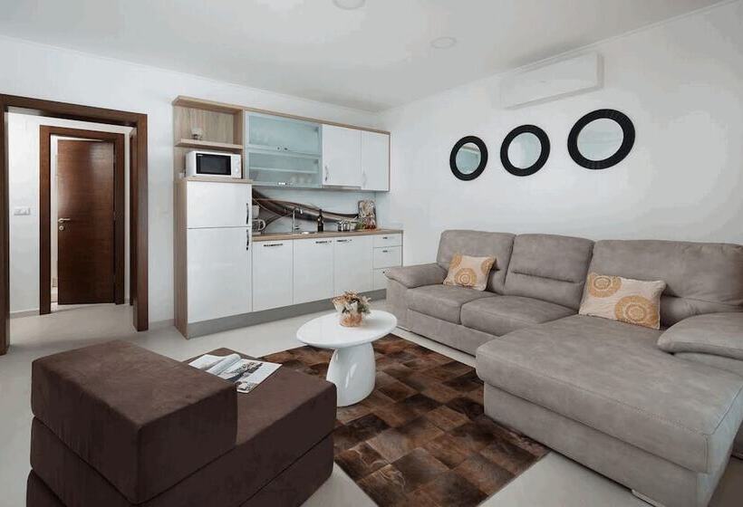 Apartments Vista Royal