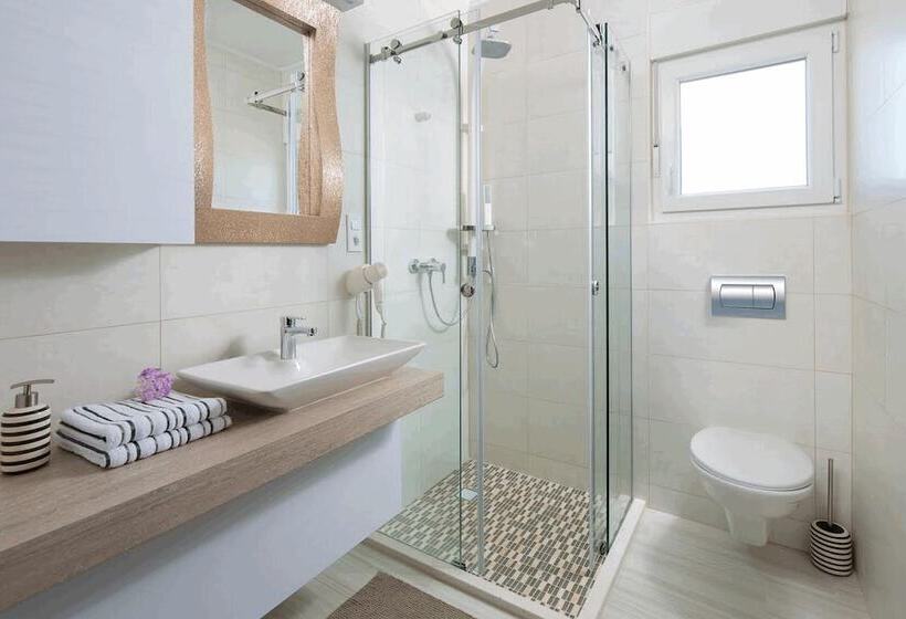 Apartments Vista Royal