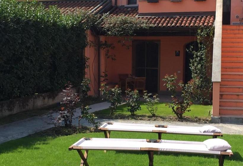تختخواب و صبحانه Casa Rosa