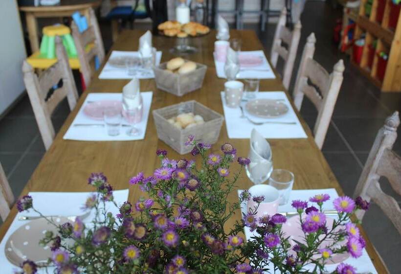 ベッドアンドブレックファースト Saffels Nest