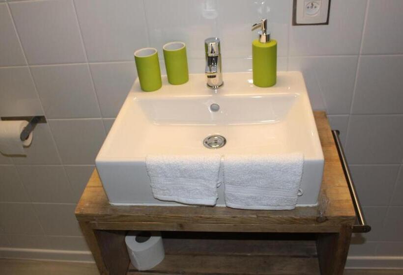 ベッドアンドブレックファースト Saffels Nest