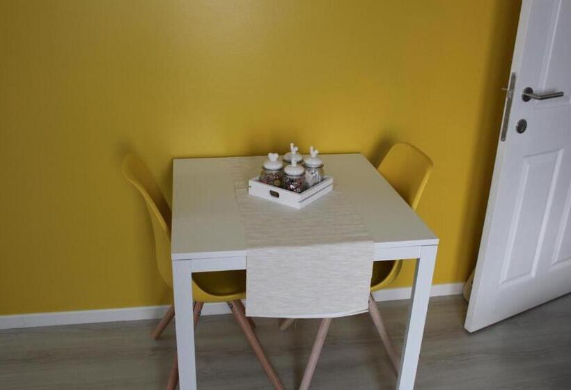 ベッドアンドブレックファースト Saffels Nest