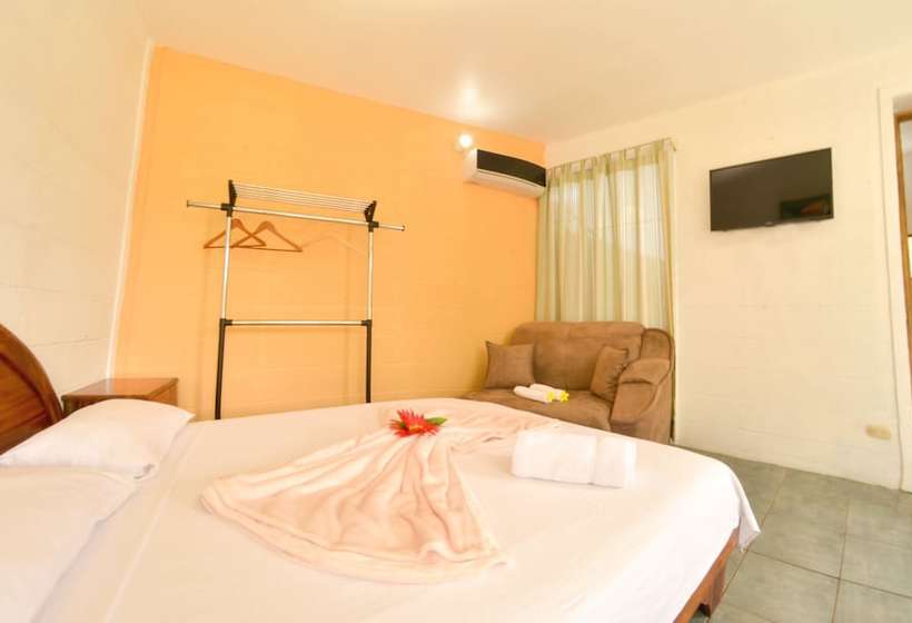 فندق فئة نجمة واحدة La Fortuna Backpackers Resort