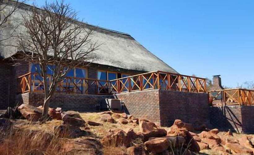 בית מלון כפרי Dinkweng Safari Lodge
