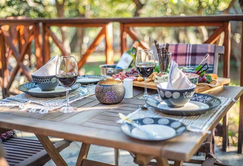 בית מלון כפרי Dinkweng Safari Lodge