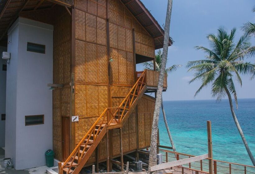 ホテル Freddies Santai Sumurtiga