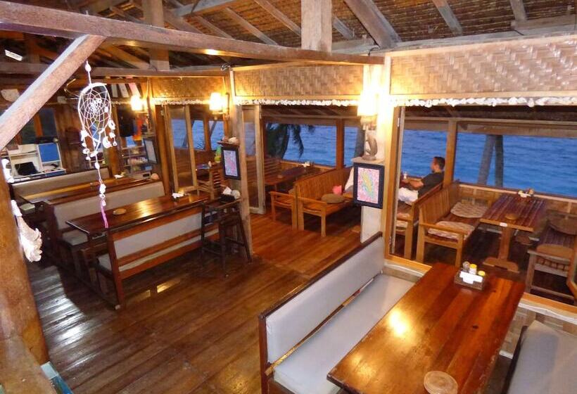 ホテル Freddies Santai Sumurtiga