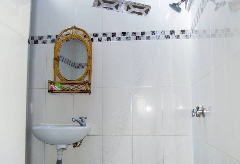 ホテル Freddies Santai Sumurtiga